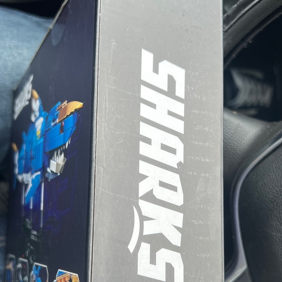 Sharks Creative Building Set - Blue and Gold - Picture 4 of 8